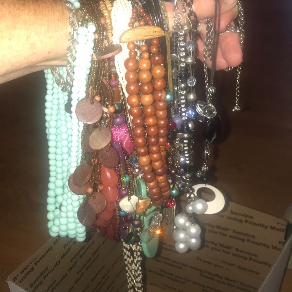 Assortment of 20 plus necklaces